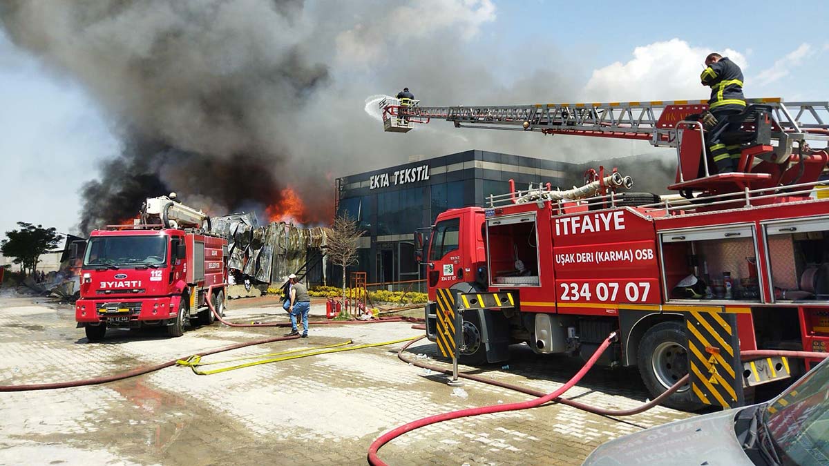 Paspas ipliği üretimi yapan fabrikada yangın