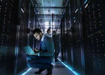 Vodafone Türkiye, İnternet Değişim operatörü DE-CIX ile anlaşmaya imza attı. Yeni iş birliğiyle Vodafone’un kurumsal müşterilerine bulut hizmetleri sunmak üzere Esenyurt Veri Merkezi’nde bir DE-CIX sabit erişim bağlantı noktası (PoP) kuruldu.