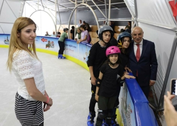 Ahmet Çalık Buz Pateni Pisti'ne çocukların ilgisi arttı