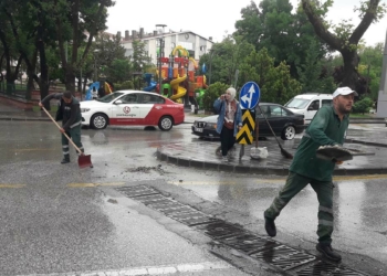 Sağanak yağış Keçiören'de zor anlar yaşattı