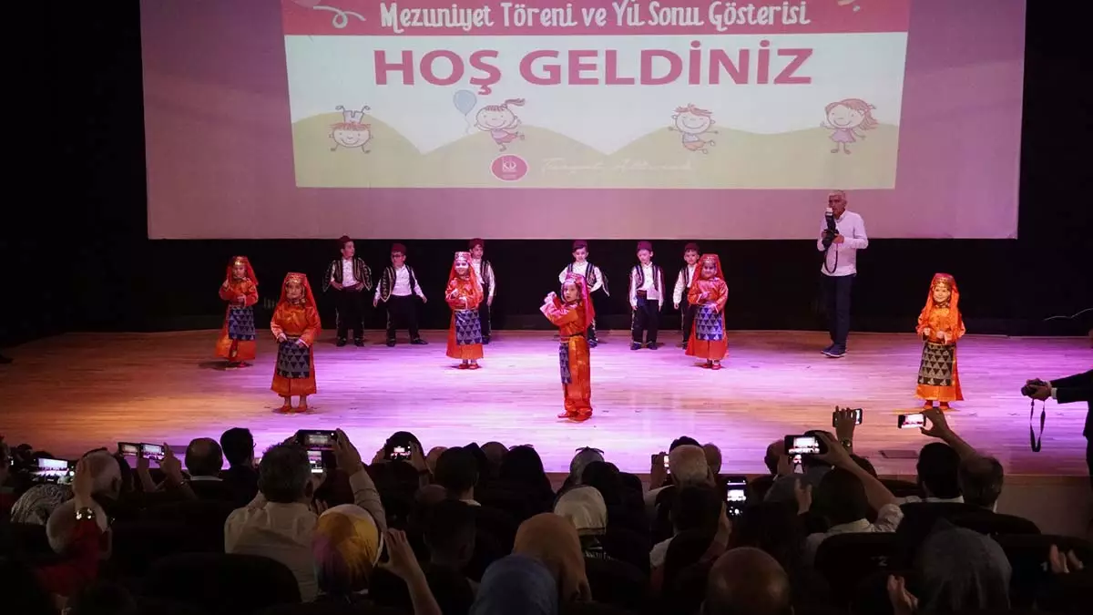 Gül kreş adası'nın minikleri mezun oldu