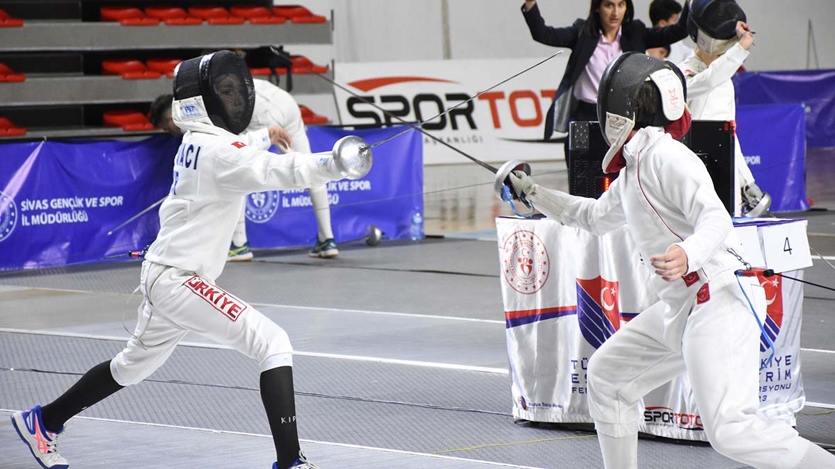 10-14 yaş Eskrim Türkiye Şampiyonası başladı