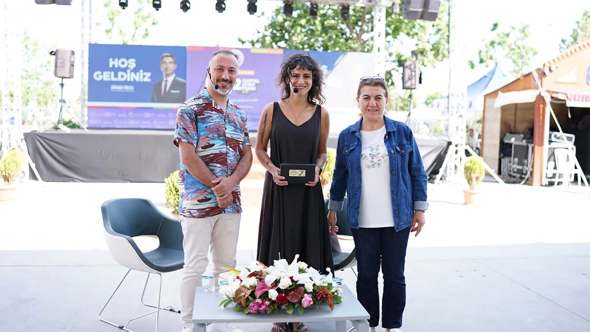 Kartal Belediyesi tarafından 10 Haziran’da görkemli bir törenle açılışı gerçekleştirilen 2. Kartal Kitap Fuarı, hafta sonu da kitapseverlerin buluşma noktası oldu.