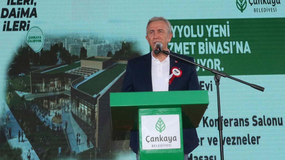 Hizmetleri halkın ayağına götüren Çankaya Belediyesinin Çayyolu ve çevresinde yaşayan vatandaşların belediyenin hizmetlerine ulaşmasını sağlayacak Çayyolu Hizmet Binasının temeli törenle atıldı.