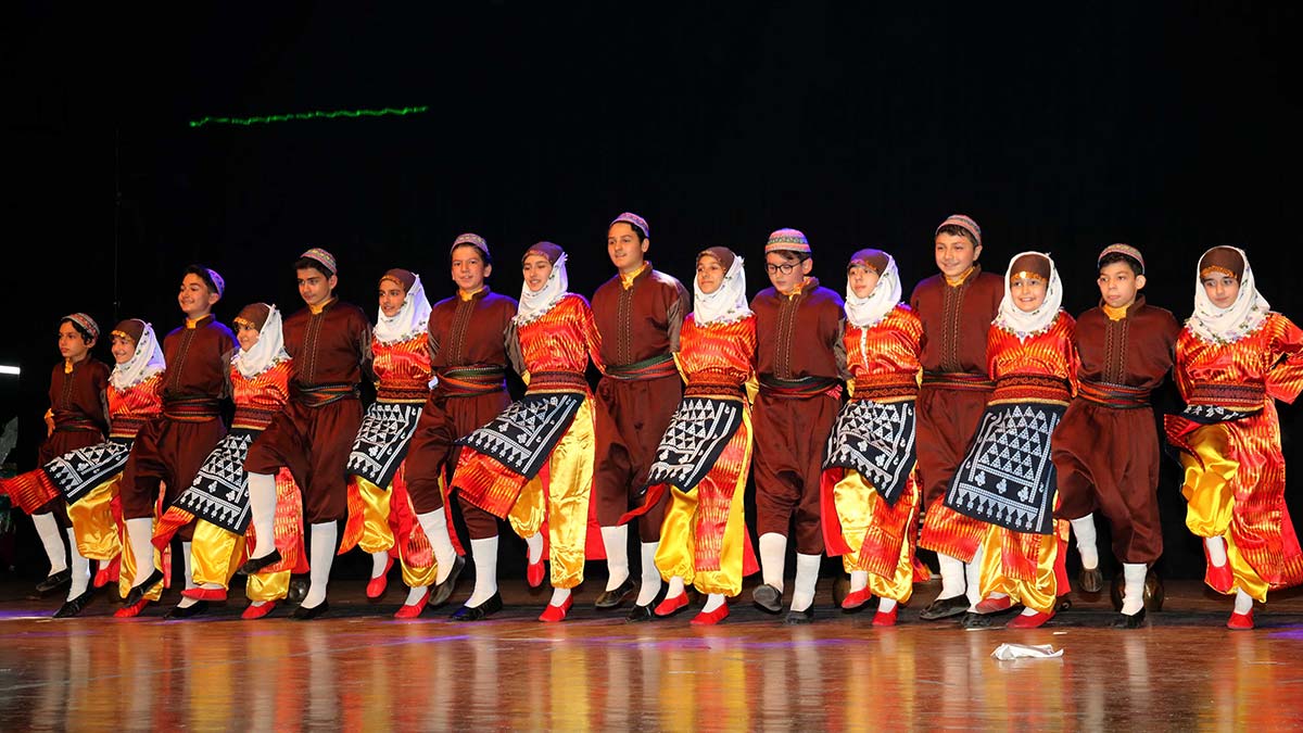 HOY-TUR renkleriyle büyüledi