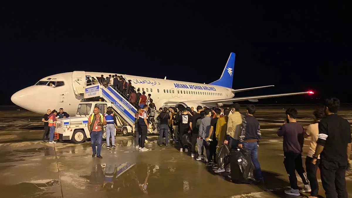 272 afgan kaçak göçmen ülkelerine gönderildi