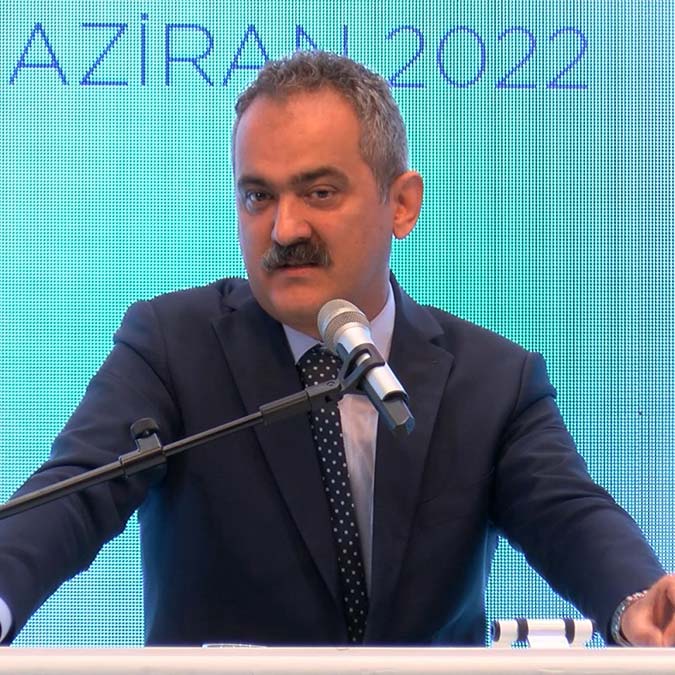 Aile ve Sosyal Hizmetler Bakanlığı, Milli Eğitim Bakanlığı ve İçişleri Bakanlığı arasında 'Çocukların Eğitim Süreçlerinin Güvenliğine İlişkin Koruyucu ve Önleyici Hizmet ve Tedbirlerin Artırılmasına Yönelik İş Birliği Protokolü' imzalandı.