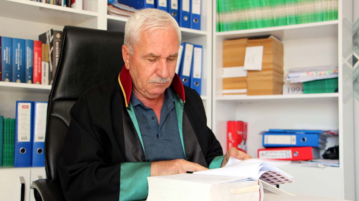 36 yıl öğretmenlik yaptı, 70 yaşında avukat oldu