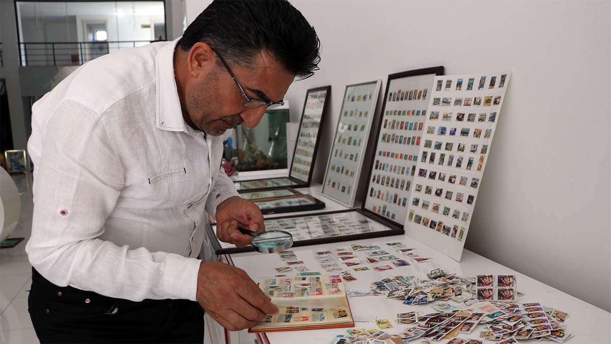 47 yıllık pul koleksiyonu sevgisi