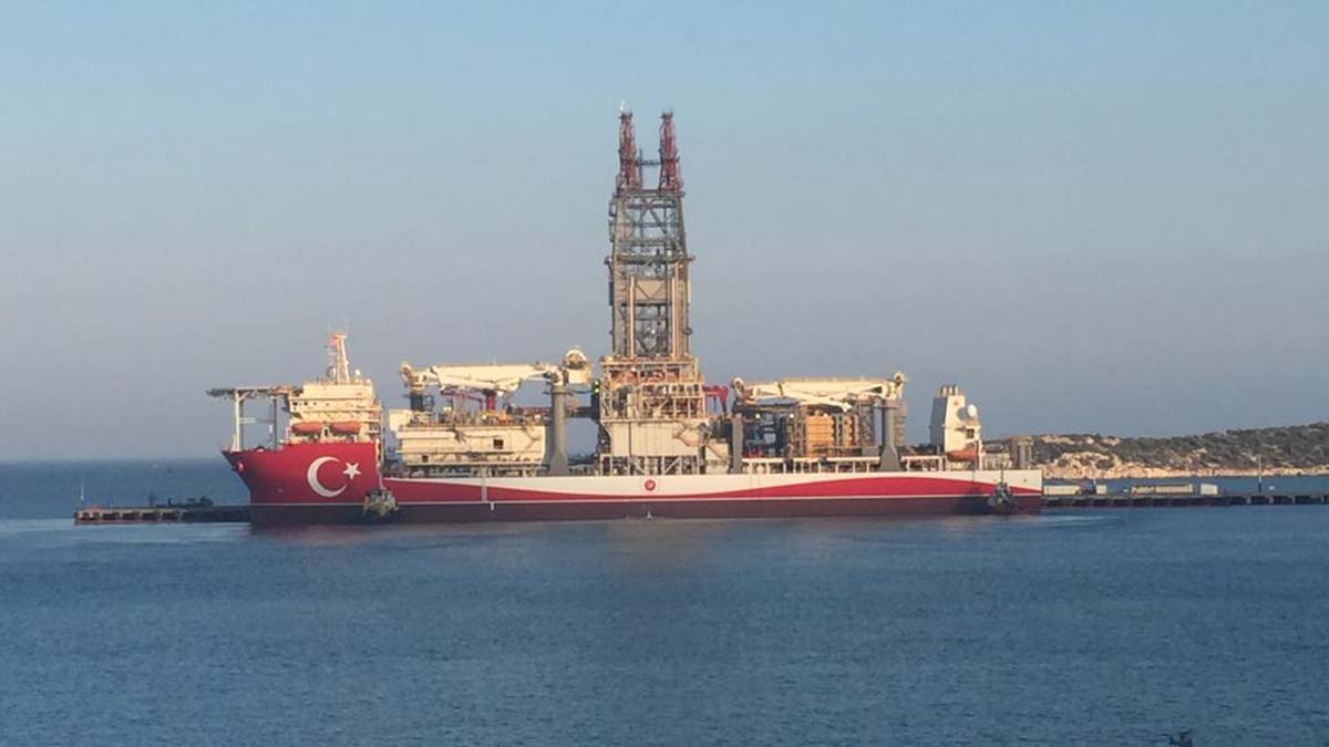 Abdülhamit Han'a Türk bayrağı işlendi