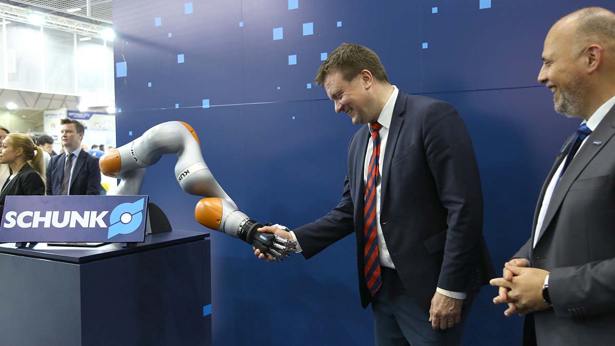 5 parmaklı insansı el yoğun ilgi gördü