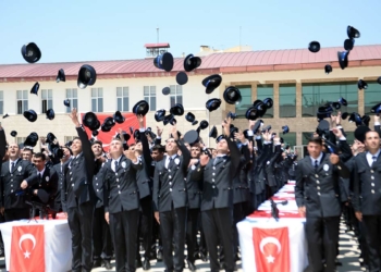 Adana'da polis adaylarının mezuniyet heyecanı