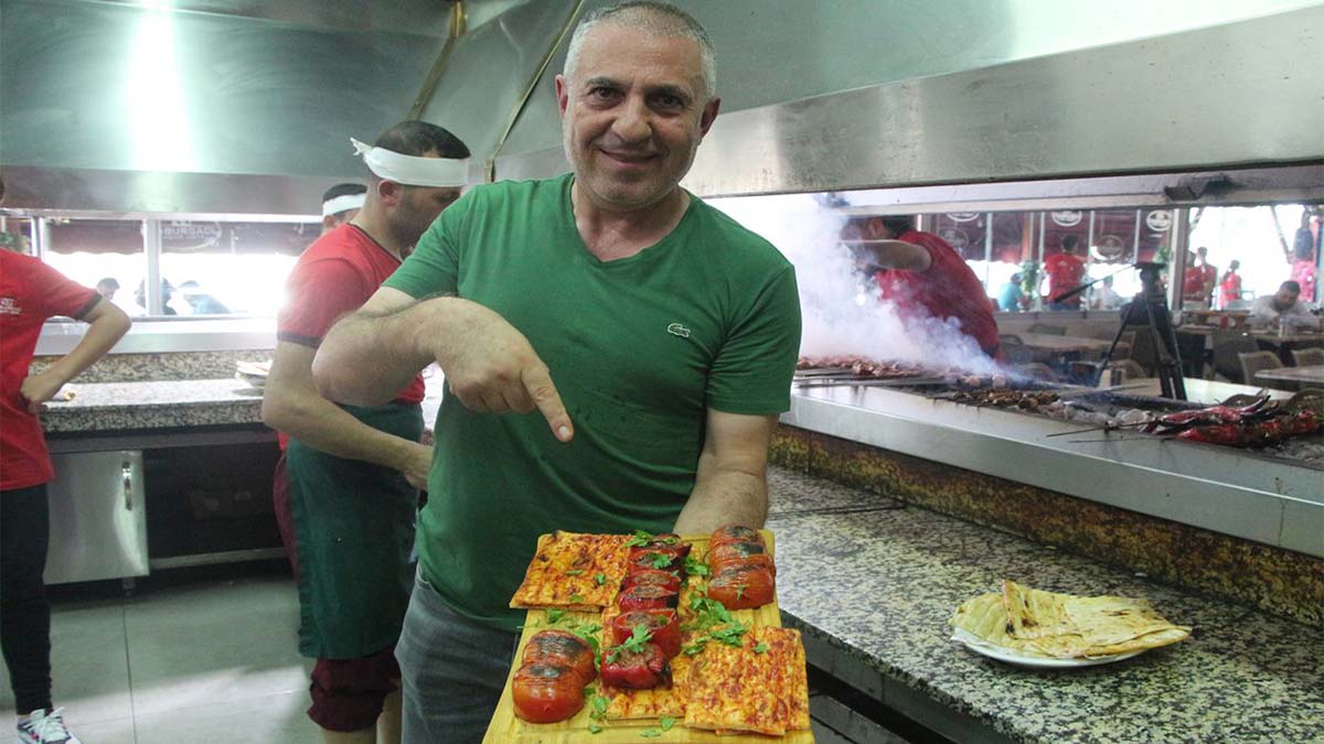 Adanalı kebapçıdan 'biber içli kebap'
