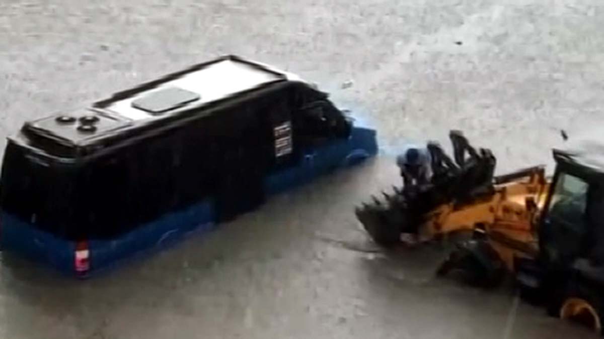 Ankara'da sağanak; yolu su bastı