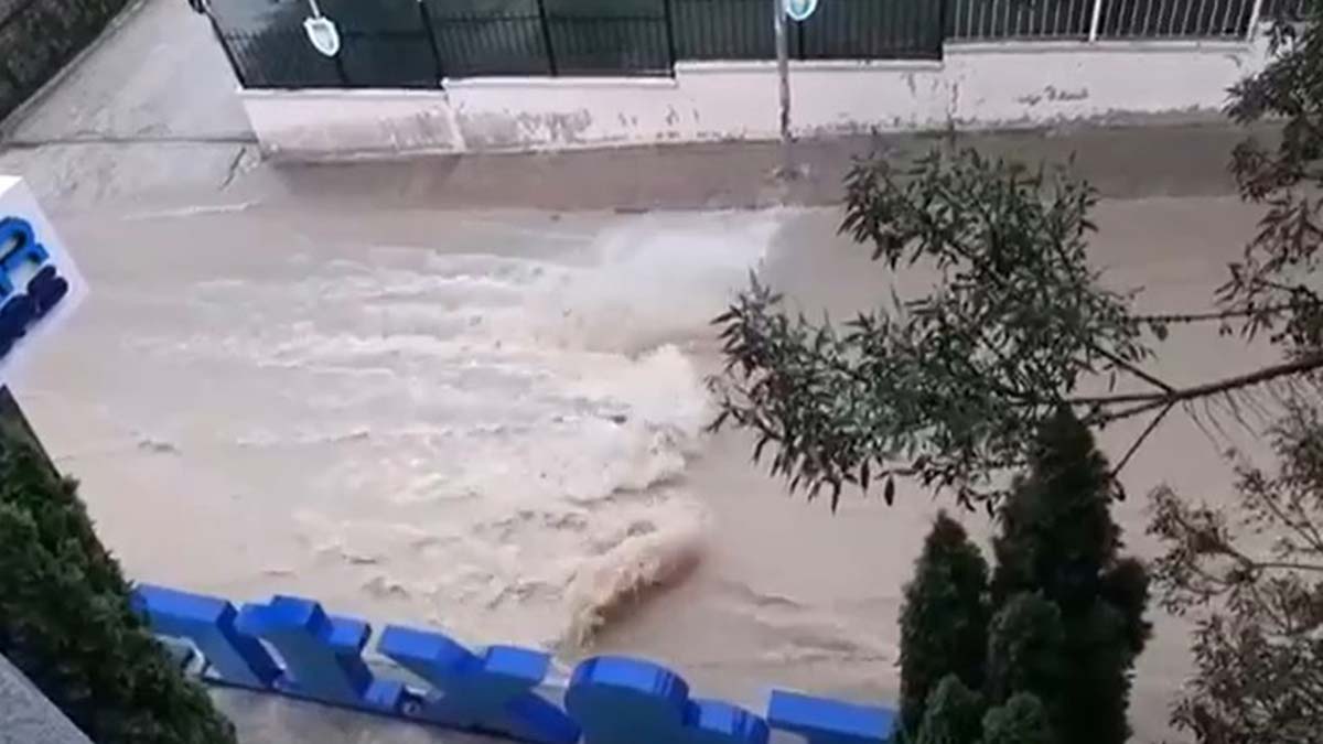 Ankarada siddetli yagmur is yerlerini su basti 1 - yaşam - haberton