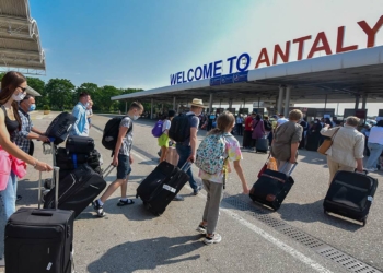 Antalya'ya uçakla gelen turist sayısında rekor
