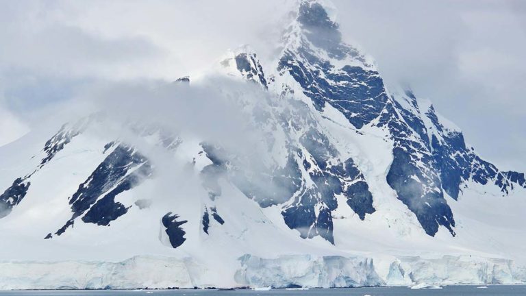 Antarktika’da yağan karda mikro plastik bulundu