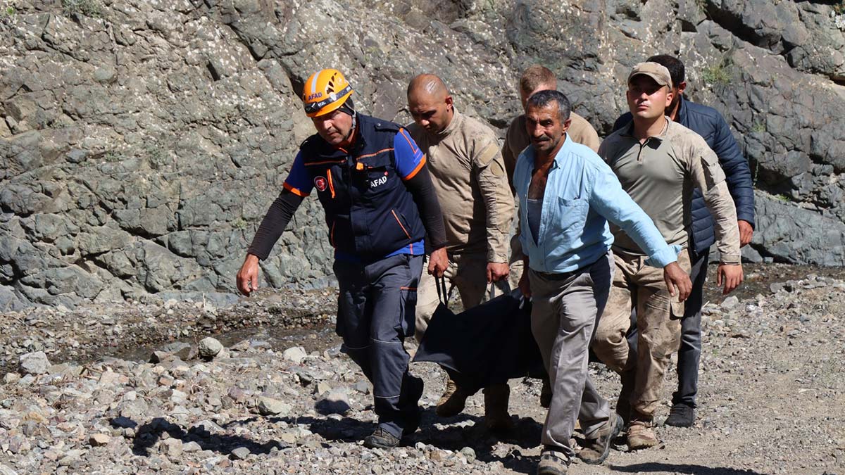 Arazide ayı saldırısına uğrayarak öldü