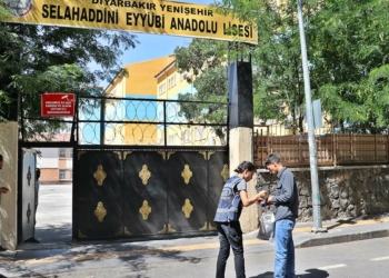 Arkadaşında unuttuğu kimliği polis getirdi
