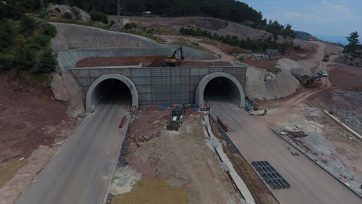 Assos ve Troya tünelleri ile yol süresi kısaldı
