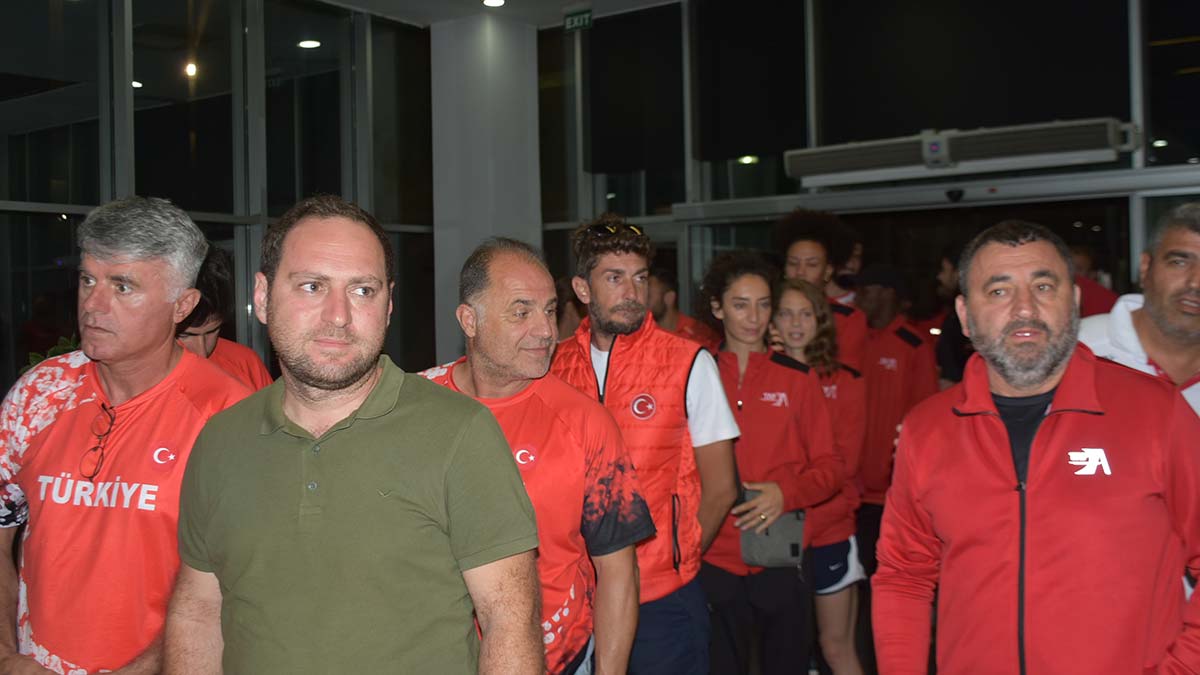 Atletizm Milli Takımı yurda otobüsle döndü