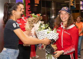 Ayşe Begüm Onbaşı'na coşkulu karşılama