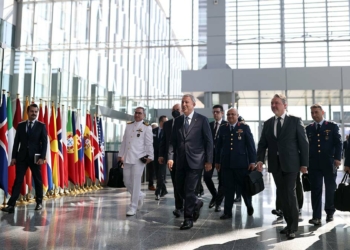 Bakan Akar, NATO Karargahı'na geldi