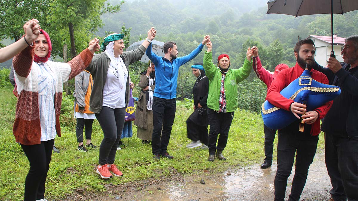 'Bal ormanında taş ocağı iptal' kararına kutlama