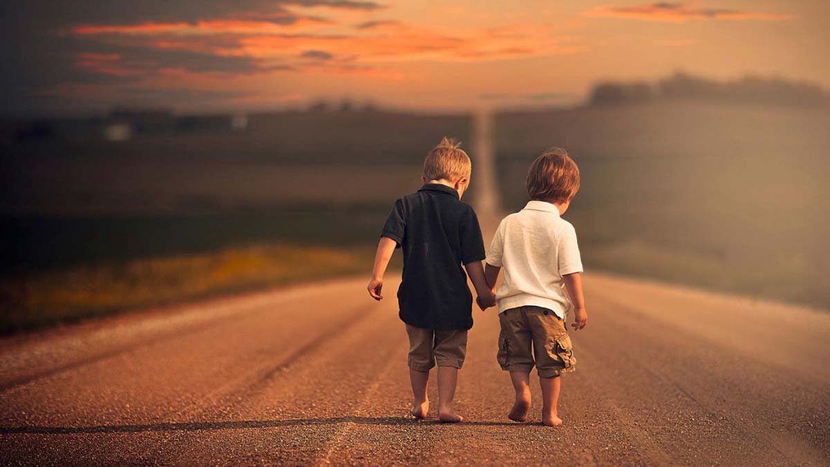 Bana arkadaşını söyle!