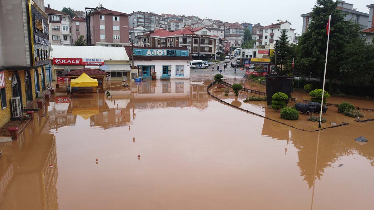 Bartın Irmağı yükseldi; 135 evi su bastı