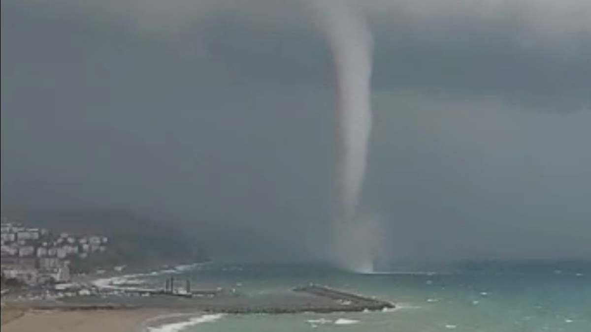 Bartın'da sağanak, Zonguldak'ta hortum