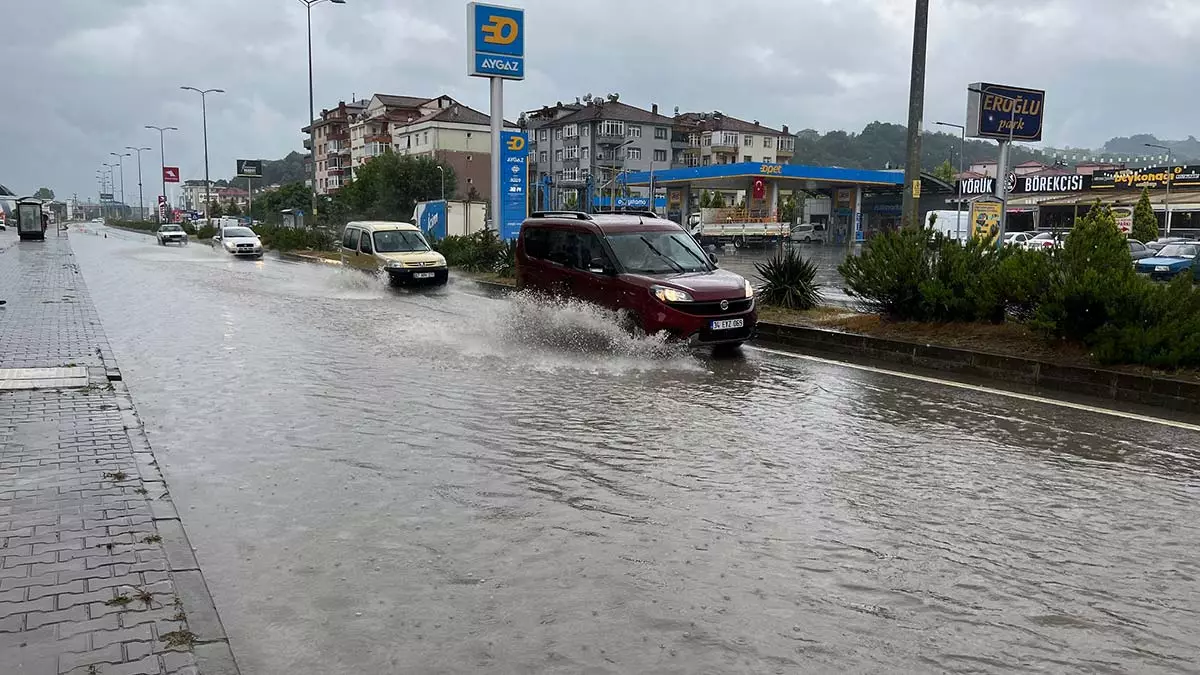 Bartinda yagmur yollar su altinda kaldi 1 - yaşam - haberton