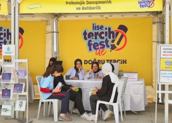 Başakşehir'de LGS tercih stantları kuruldu