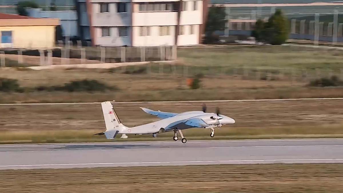 Bayraktar AKINCI irtifa rekorunu yine kırdı