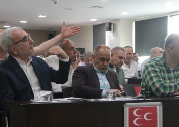 Belediye Meclisi'nde hükümeti devirme gerginliği