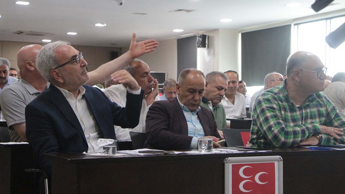 Belediye Meclisi'nde hükümeti devirme gerginliği