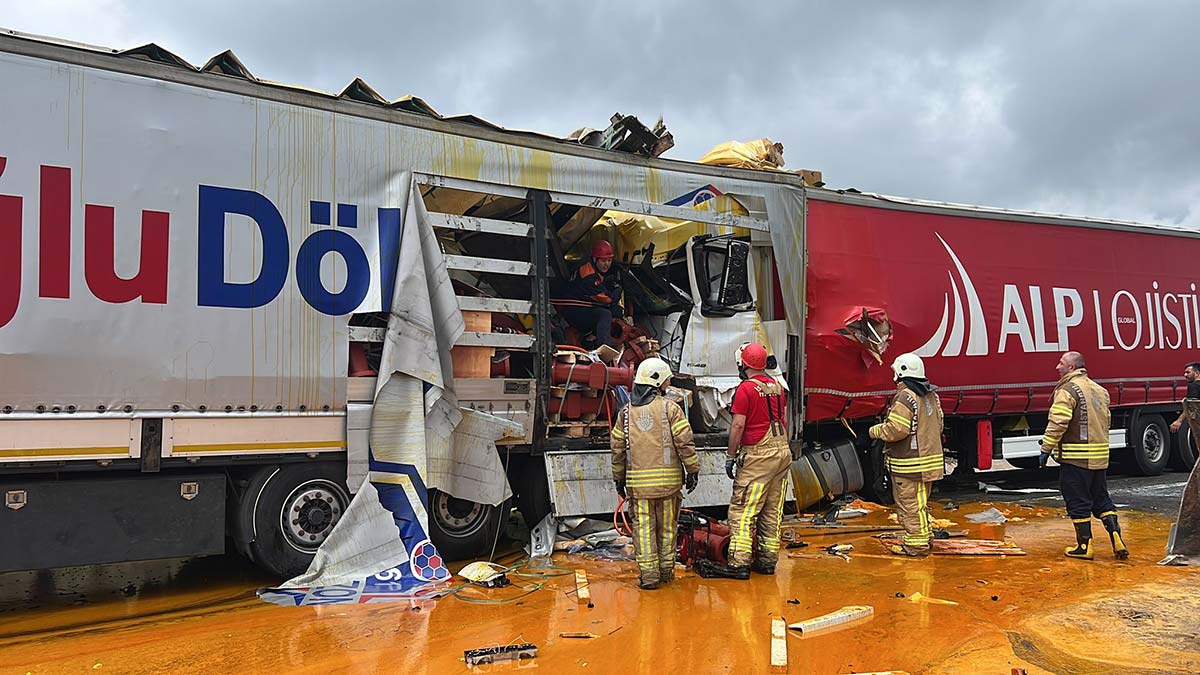 Beykoz'da iki tır çarpıştı, yaralılar var