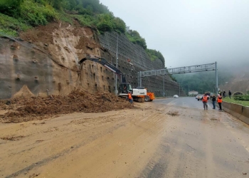 Bolu Dağı'nda toprak kayması