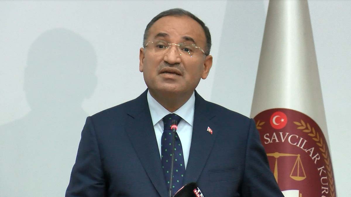 Bozdağ: Sosyal medya saygınlığı zedeliyor