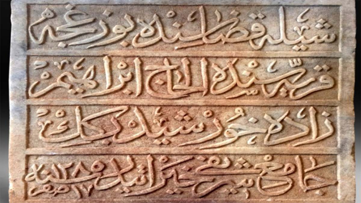 Bozgoca Camii'nden çalınan kitabe iade edildi