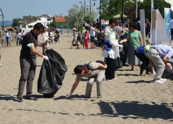 Çanakkale sahillerinde çöp temizliği