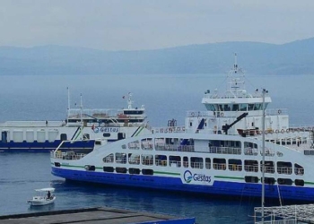 Çardak-Gelibolu feribot seferleri durdu