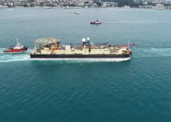 Castoro 10 İstanbul Boğazı'ndan geçiyor