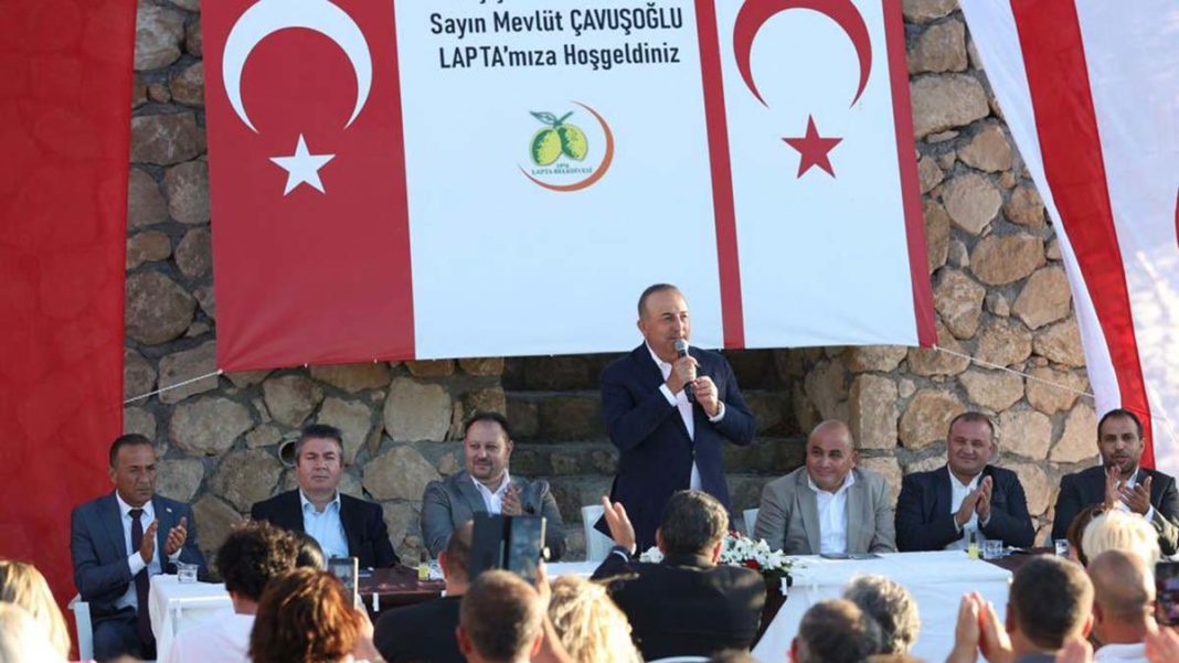 Çavuşoğlu KKTC Lapta'da vatandaşlarla buluştu