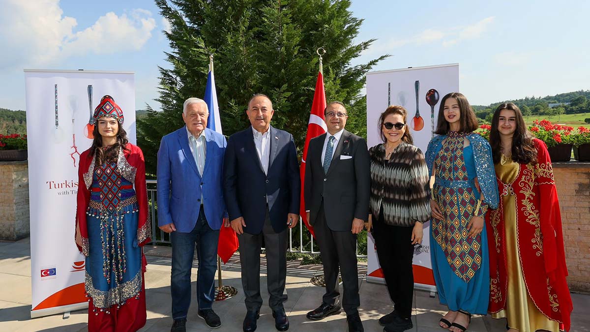 Çavuşoğlu Prag'da Gastronomi Festivali'ne katıldı