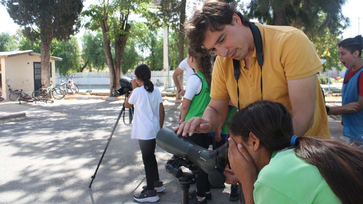 Çocuklara kuş gözlemciliği eğitimi