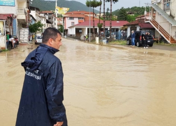 Çorum'da sağanak: 10 evi su bastı