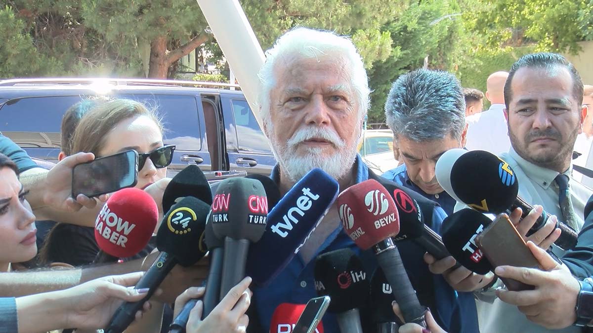 Cüneyt Arkın'ın sevenleri hastaneye geliyor