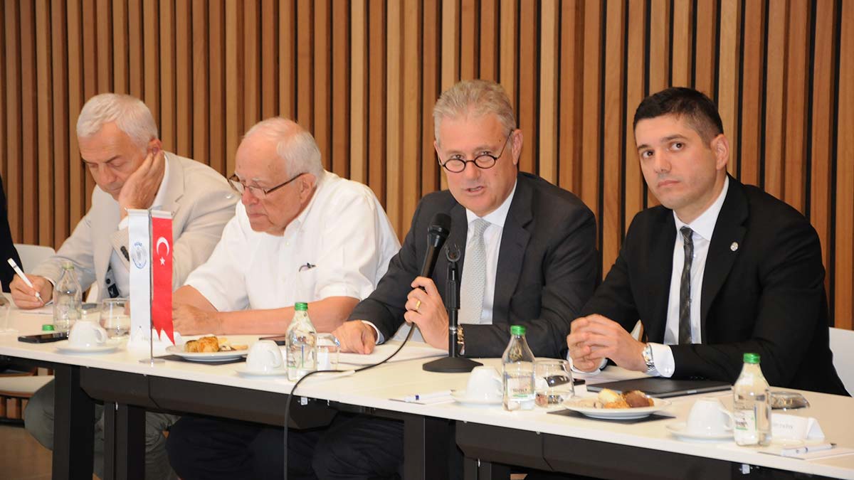 EGİAD, İzmir iş dünyasının temsilcileri ile buluştu