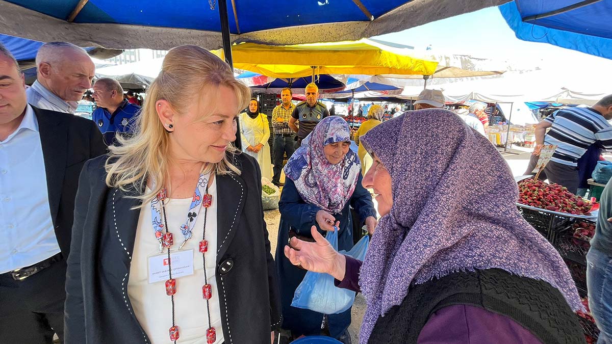 Demet Sabancı ile pazarcının duygulandıran anları